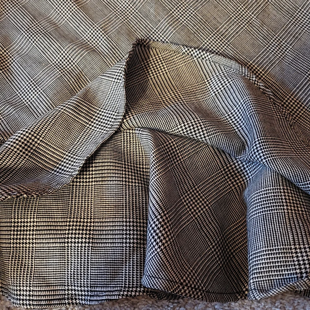 Chaps 100% Wool Skirt Size 16 Black and White Lined Pleated Ruffle Side Zip - Picture 4 of 7